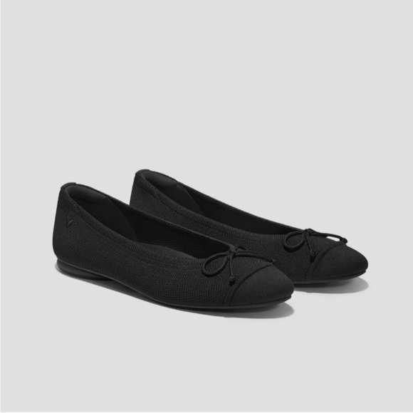 Vivaia Almond-Toe Bow Black Flats Tiana Size 41 - Picture 1 of 12